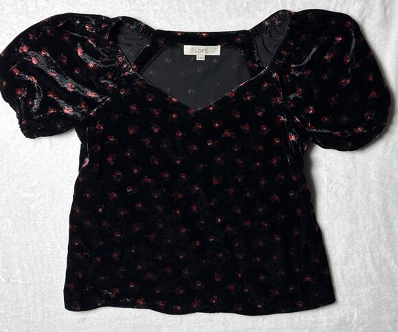 LOFT Tops - LOFT Black Velvet Puff-Sleeve Top